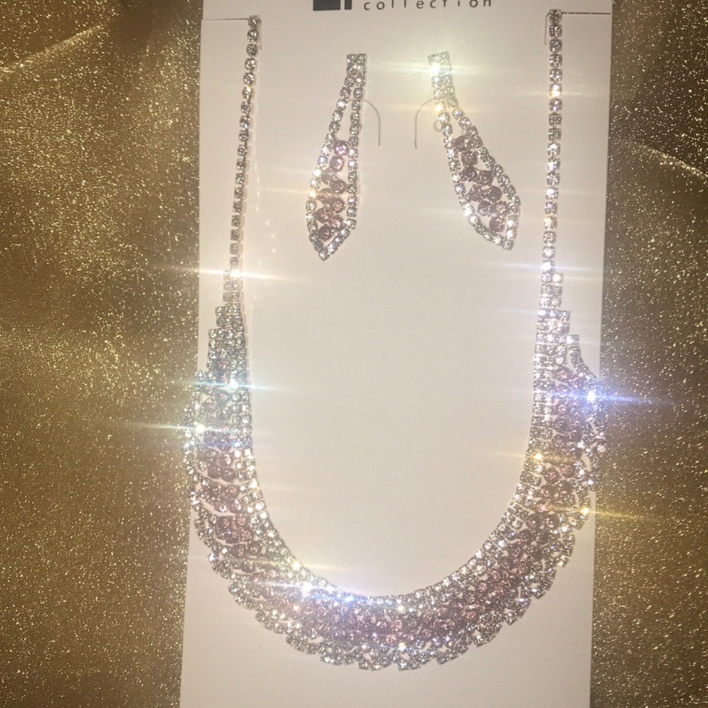 Necklace earrings